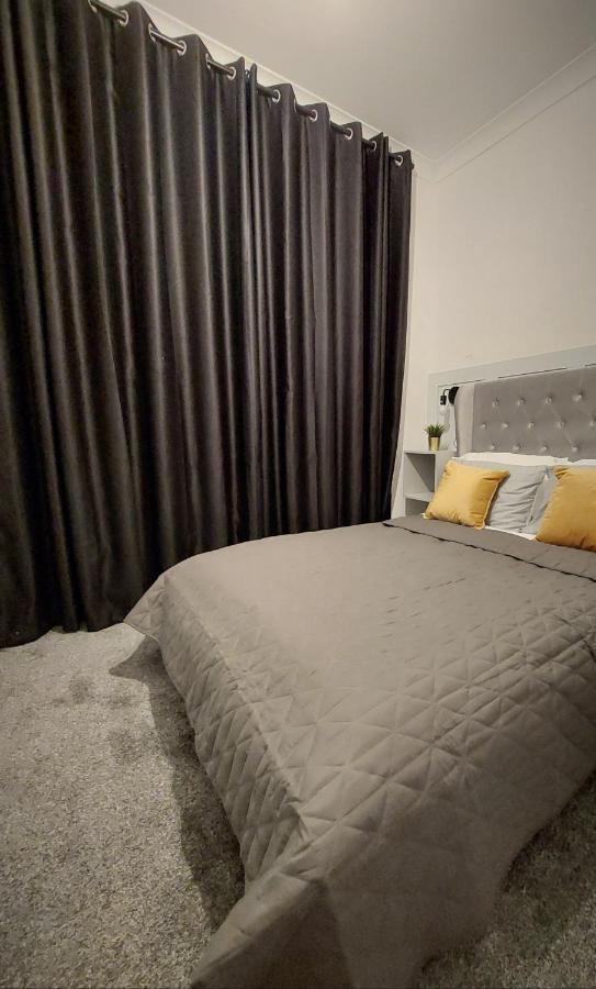 Modern & Bright, G/F, 1Br Apt. Real Hidden Gem Hamilton Exterior foto